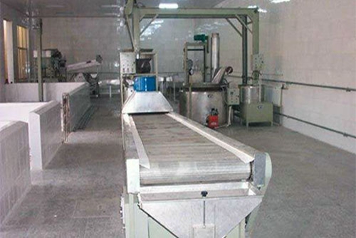 全自動(dòng)油炸機(jī)在加工中可以輸送物料嗎？